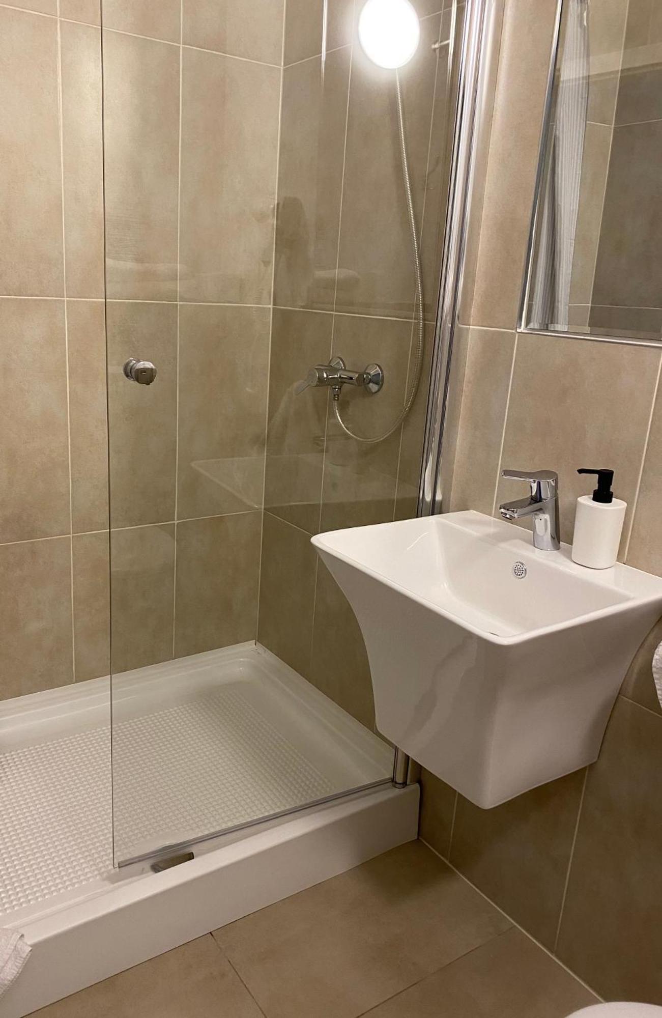 Hotel New House Sybin Zewnętrze zdjęcie